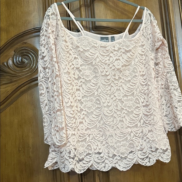 New York & Company Like NEW Blush Lace Cold Shoulder Top - Picture 4 of 10